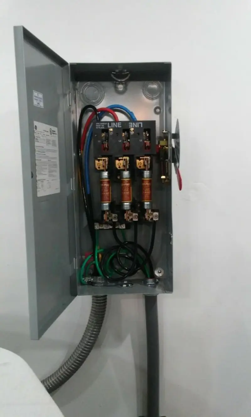 Three-phase disconnect switch installed for Smoke Detector Installation in Onalaska